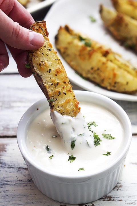 🍠Baked Garlic Parmesan Potato Wedges | Creme de la Crumb🍟