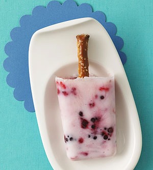 Low-fat yogurt is an excellent source of calcium, and children love it dressed up. To add taste and nutritional value, whip up a yogurt parfait with berries and granola or make a homemade fruity yogurt pop that beats sugary store-bought frozen treats any day.