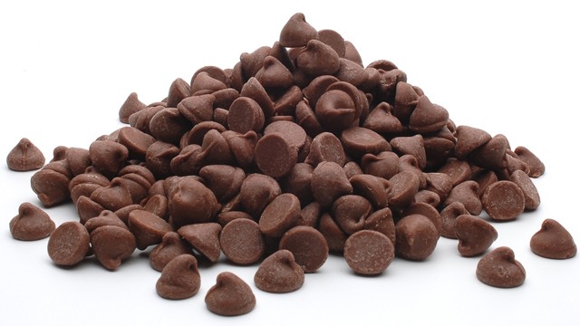 4. Fold in 1/2 cup milk chocolate chips and 1/2 cup mini chocolate chips.