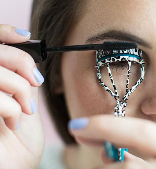 16. Curl your lashes with an eyelash curler while applying mascara at the same time to keep them curled longer.