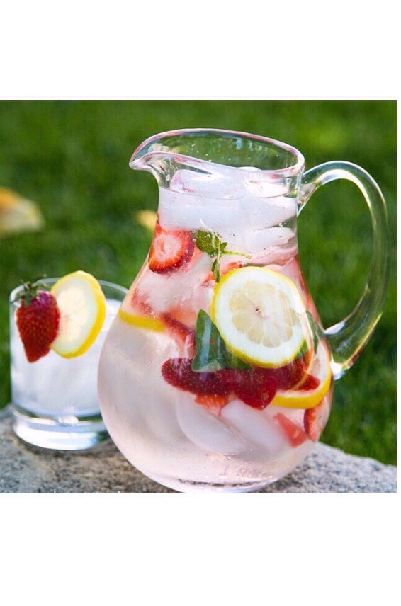 Strawberry Lemon Detox Water!