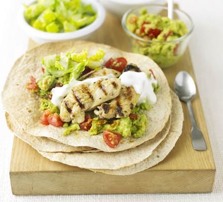 Chicken wrap
• Food wrap (tortilla, pita, long flatbread etc.)
• Chicken
• Lime
• Avocado
• Tomatoes
• Greek yogurt