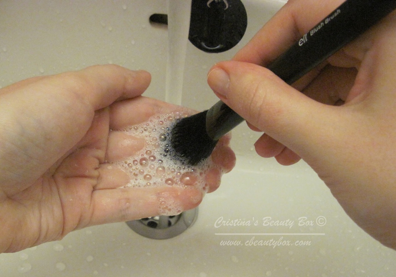 How To Clean Make Up Brushes Quickly And Easily!