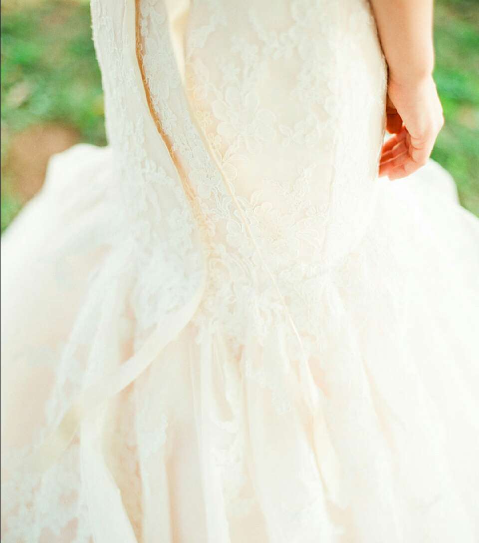 Pictures You Will Regret NOT taking Of Your Wedding Dress! 