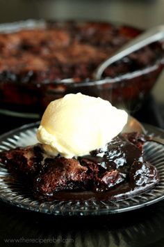 Hot fudge sundae cake 
