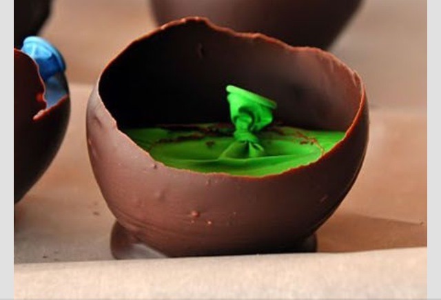 Delicious Chocolate Fruit Cups