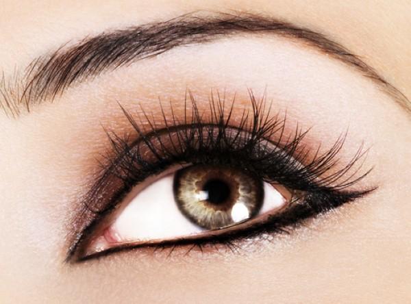 Step 5: Make your eyes pop.Use black eyeliner and mascara to get the perfect contrast that will define your eyes. You can even try false eyelashes to make your eyes stand out even more.