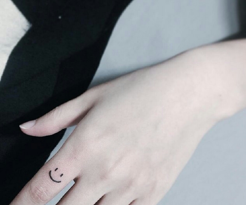   Beautiful Dainty Finger Tattoos For Women!