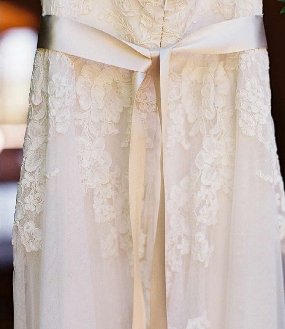 Pictures You Will Regret NOT taking Of Your Wedding Dress! 