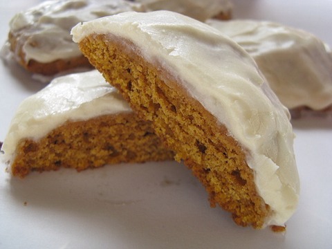 Now of course you'd want something to eat or dip in your pumpkin latte. Well this is the perfect treat for you! Keep reading for a delicious soft pumpkin cookie! →→→→→→