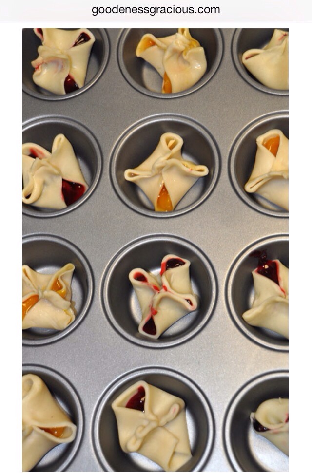-> Grab your favorite fillings & place a teaspoon or two of the filling into each square & pinch them shut.
-> Then each mini pies goes into muffin tin (repeat the process with your other pie crust).
-> Bake at 450F for 10-15 minutes.
-> Let them cool, add icing (1Tbsp milk+1/2 cup powdered sugar)