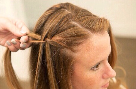 Let it fall through the other sections of hair🌸