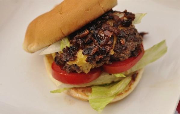 #2 In-N-Out Burger: ANIMAL STYLE

What you'll need: mustard-grilled beef patty between toasted buns, topped with pickles, grilled onions, and lots of secret sauce. How do you make that sauce? A combination of mayo, ketchup, pickle relish and a little white vinegar.