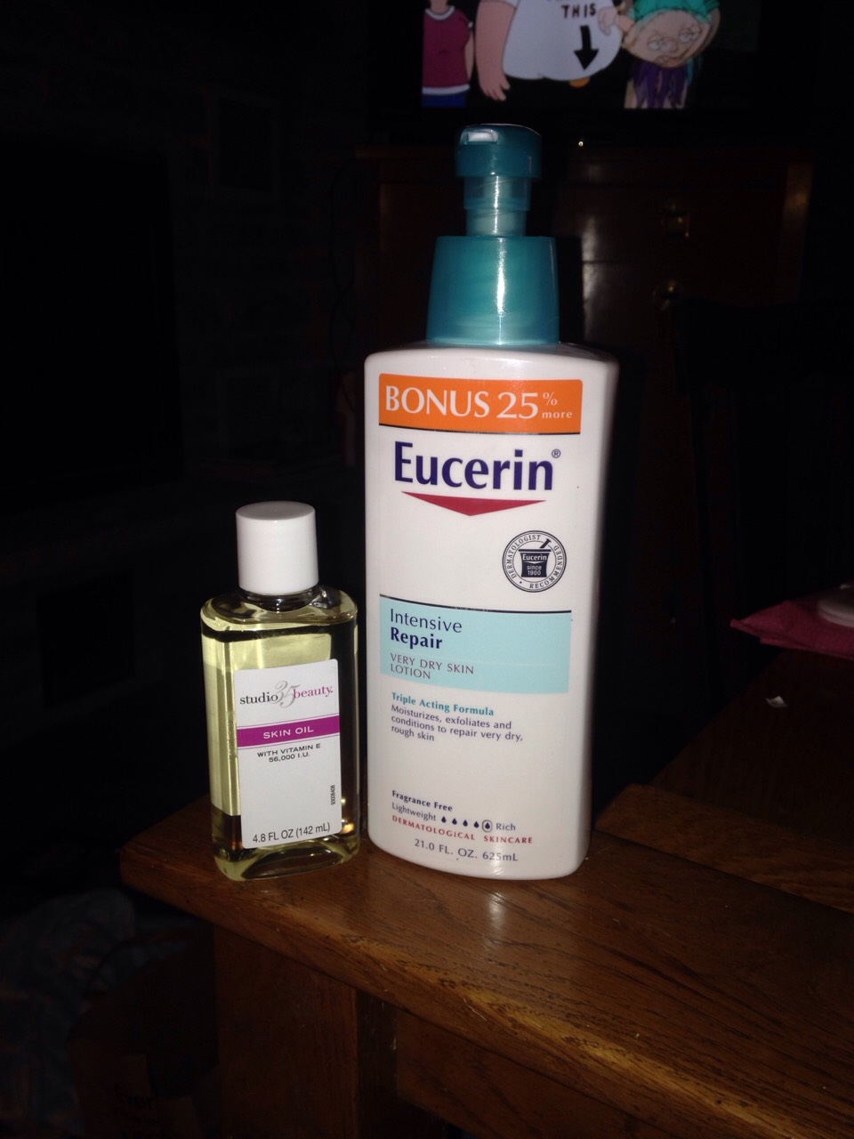 First, take about a quarter size of both vitamin E oil and a lotion. Mix them together and apply liberally to your stomach and back.