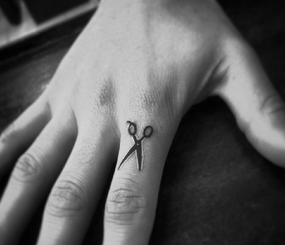   Beautiful Dainty Finger Tattoos For Women!