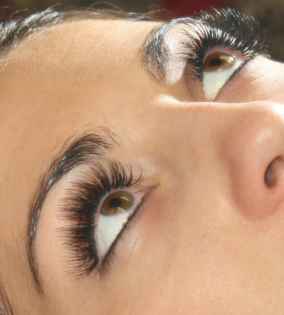 Step 5. Repeat steps 2 and 4 until your eyelashes to e the length and volume you want.