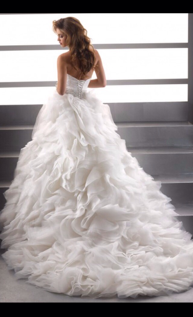 Beautiful Wedding Dresses UNDER $500! π #tipit
