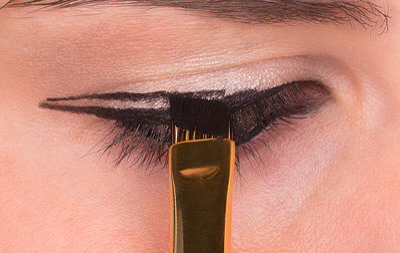 STEP 2
Next, you want to create the winged effect. Place the brush at the outer corner of the line you just drew and work back toward the center of your eye, filling it in using light strokes.