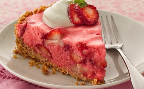 Fluffy strawberry pie with pretzel crust