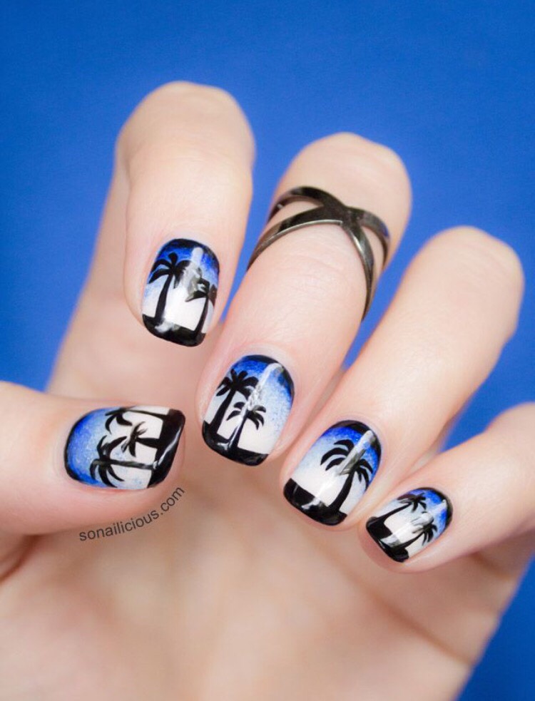 Stormy beach nails 🌴