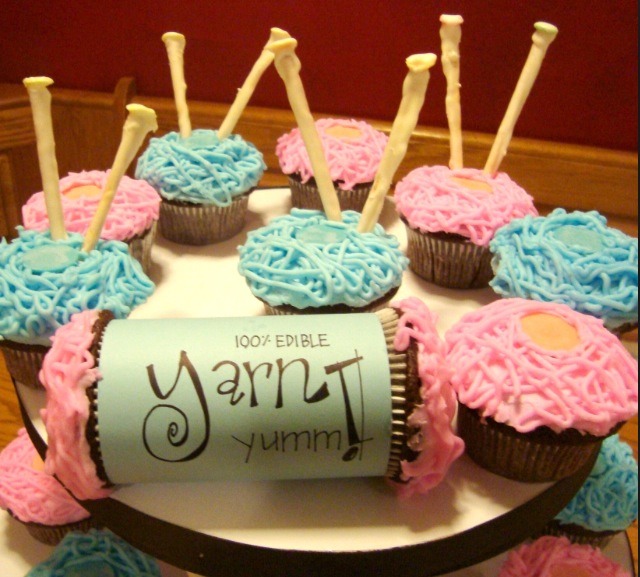 Using a thin frosting tip, pull the frosting into thin strips all over the cupcake to form the yarn. Lay out a sheet of wax paper and form the knitting needles. Put them in the fridge to solidify, then gently stick them into the cupcake. 