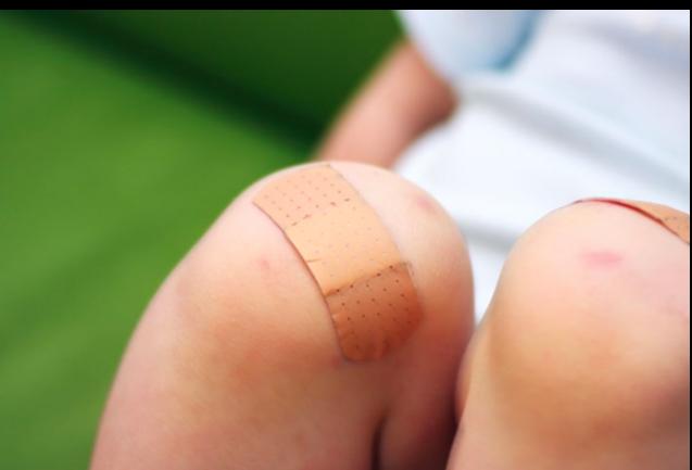 13. Splinter remedy
After you’ve managed to remove a minor splinter, relieve the swelling and irritation with an Epsom salt compress. Combine two tablespoons of Epsom salt with a cup of cold water, soak a cotton washcloth in the solution, and apply to the affected area.