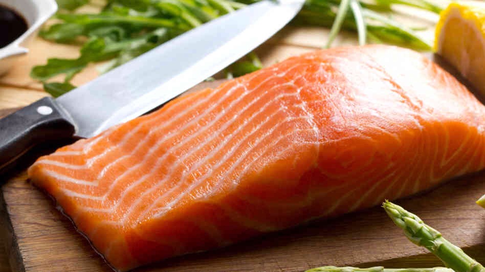 Salmon:
salmon’s omega-3 fatty acids help increase weight loss.