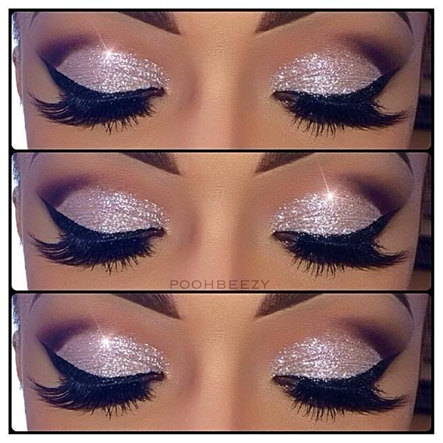 Glitter Cat-Eye - 10 Stylishly Festive Christmas Makeup Ideas.!!!