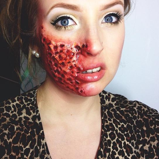 16. If you aren’t afraid of getting a fearful look at Halloween, draw a huge wound on one of your cheeks. Go for metallic eyeshadows and black eyeliner for a complete Halloween look.