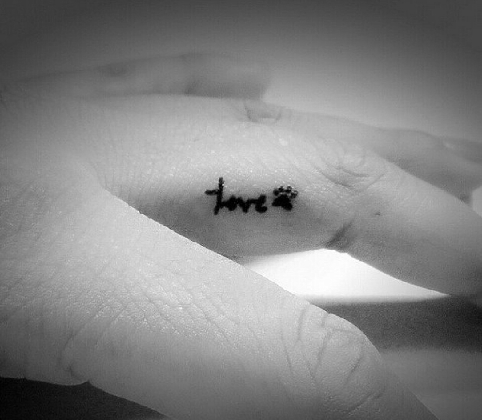   Beautiful Dainty Finger Tattoos For Women!