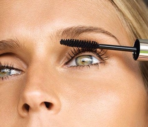 6. How to wear Mascara.
Sweep the brush towards your nose and not the temples in order to get the best effect.