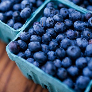 Blueberries
This low-profile berry was ranked number one in antioxidant activity by the U.S. Department of Agriculture compared to 40 common fruits and vegetables. The antioxidants in blueberries protect you from premature aging, so add half a cup to your yogurt or cereal every day.