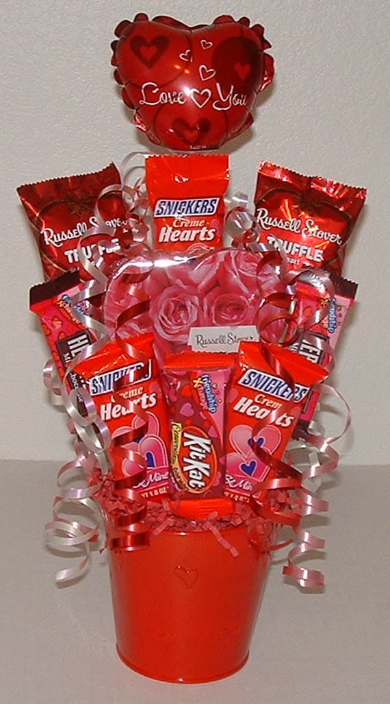 I think everybody would want to receive candy on valentines day