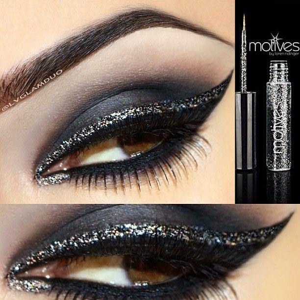 Glitter Cat-Eye - 10 Stylishly Festive Christmas Makeup Ideas.!!!