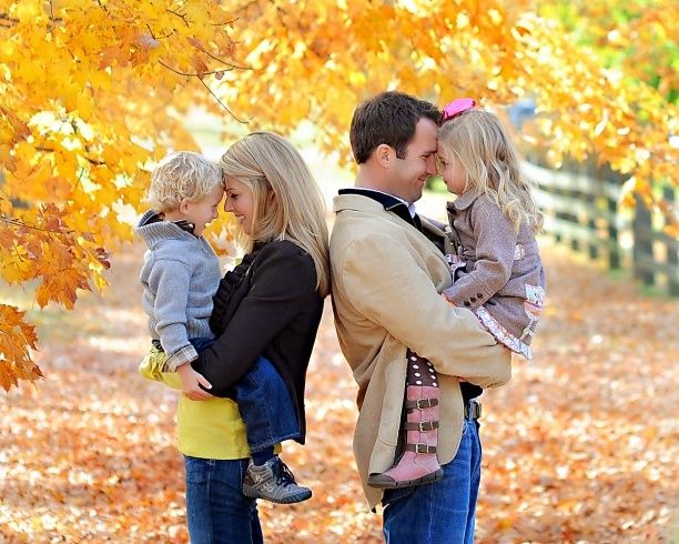 Cute fall family photos 👪🍁