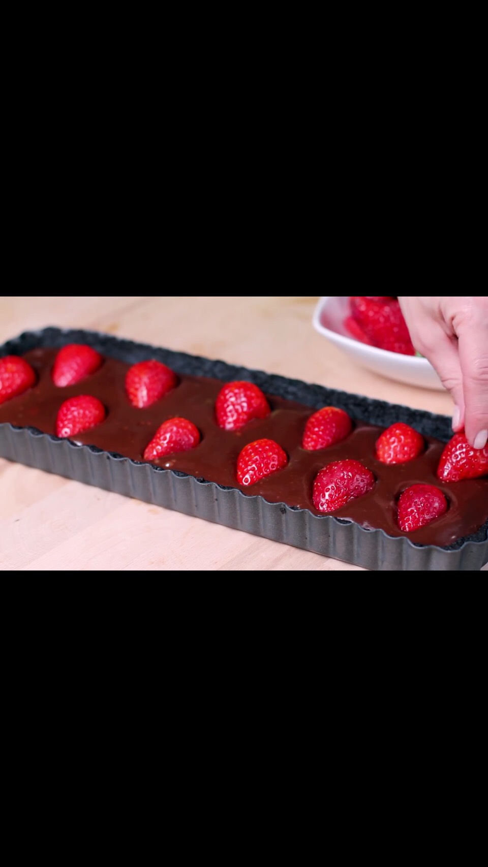 Easy NO BAKE chocolate strawberry tart 🍫🍓
