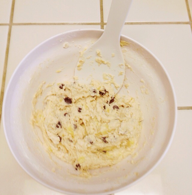 First mix the banana, chocolate, butter, an vanilla together.
Then add the baking powder and flour.
You should be left with a mixture that resembles cookie dough.
Ball the dough and put them on the pan.