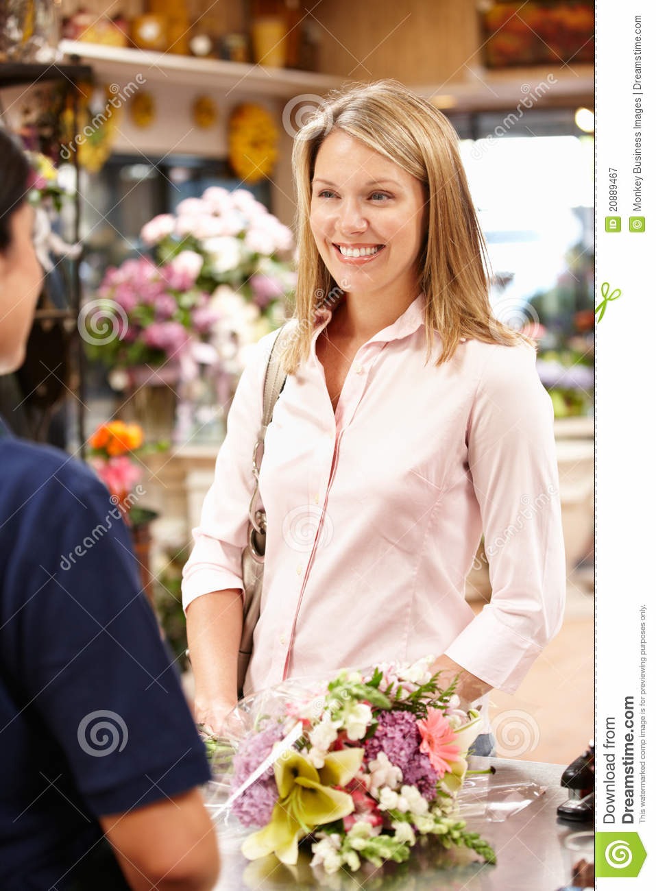 8. Send your boyfriend/girlfriend flowers! Pls tap for full view. 
