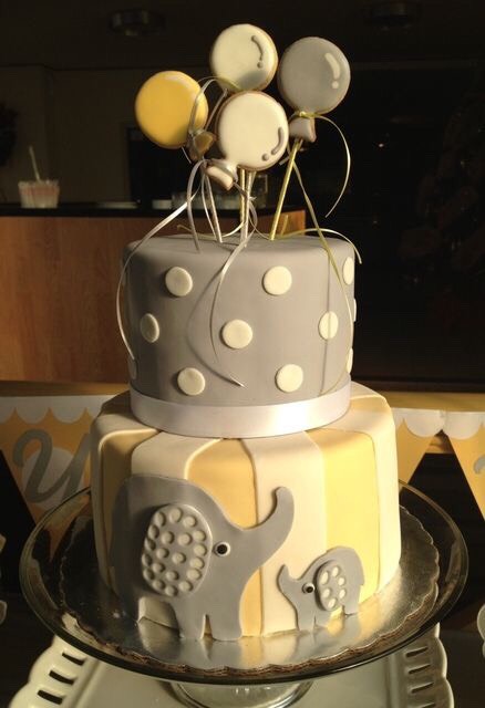 Perfect for a baby shower, especially if you want a neutral cake!