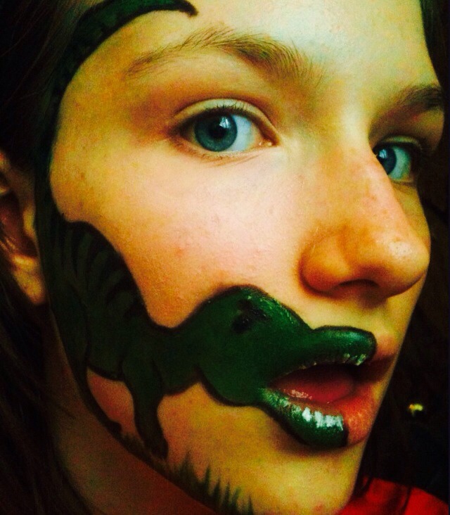 Are you inspired by Jurassic Park for an facepaint but have 0 ideas? Try looking at this for ideas!