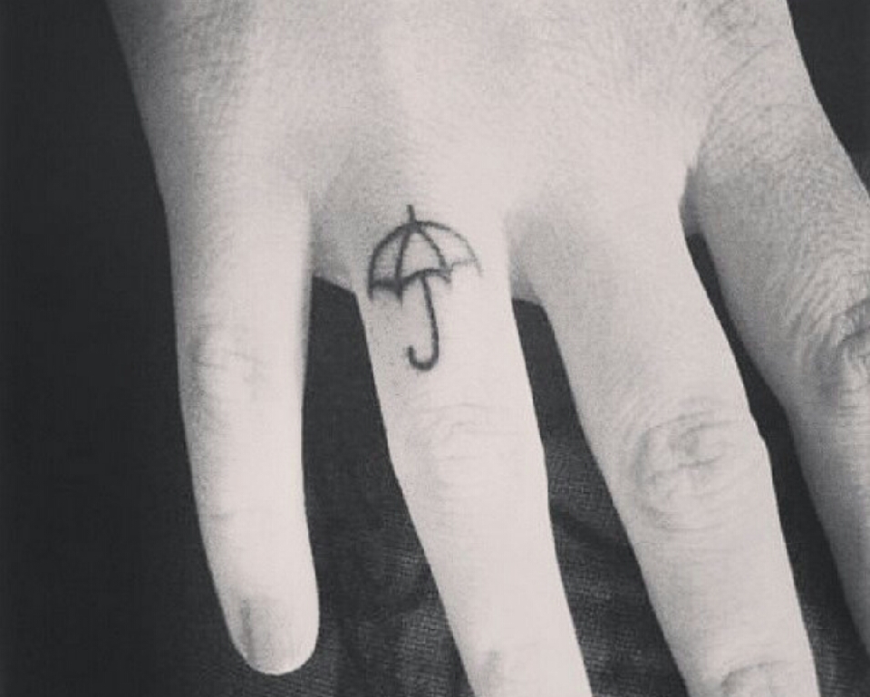   Beautiful Dainty Finger Tattoos For Women!