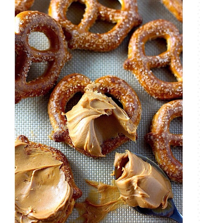 Double Chocolate Dipped Peanut Butter Stuffed Pretzels #tipit #recipe