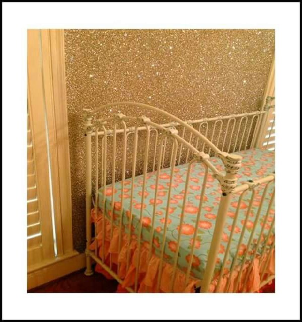 For all use girlie's that love glitter. hear are sum glittery wall paper ideas. 