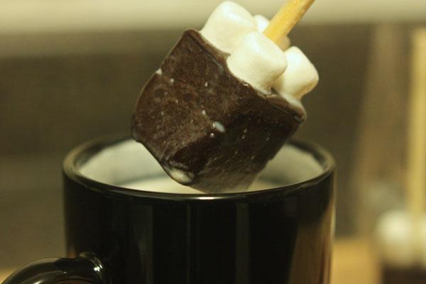 To Use:
Heat up 1 cup milk (approximately 1 ounce of chocolate should be used for each cup of milk, so adjust based on the weight of your cube) and stir in. Cube will take several minutes to dissolve completely.