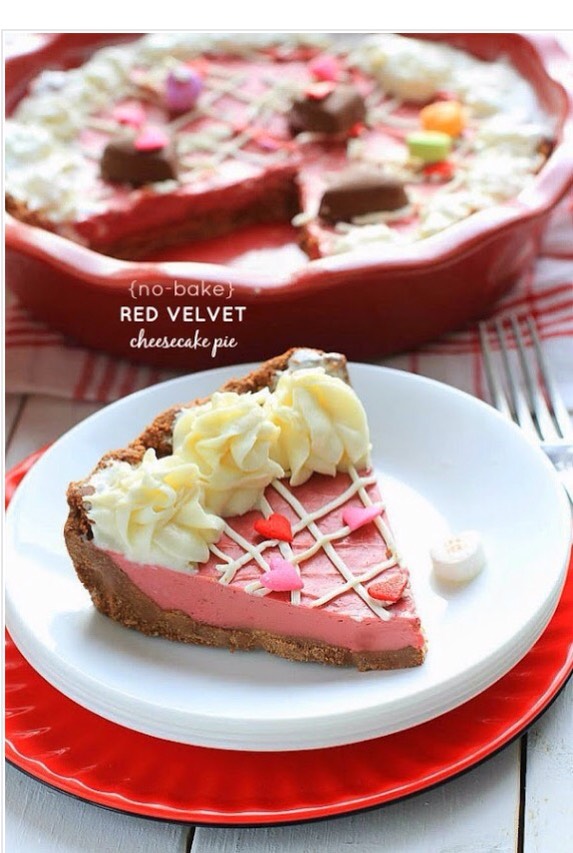 No bake red velvet cheesecake pie 