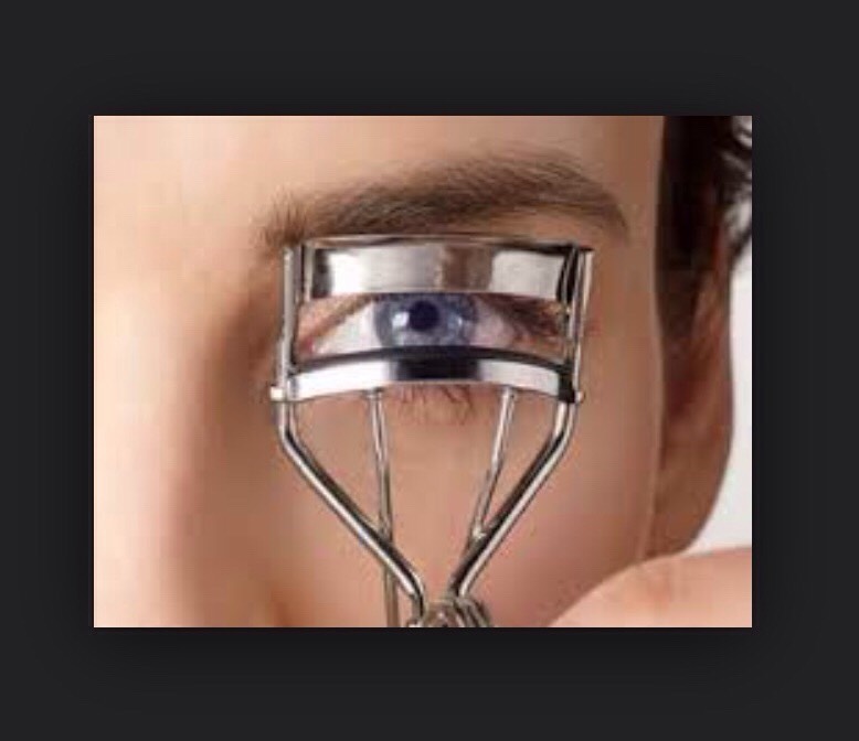 Then, curl your lashes with the eyelash curler.