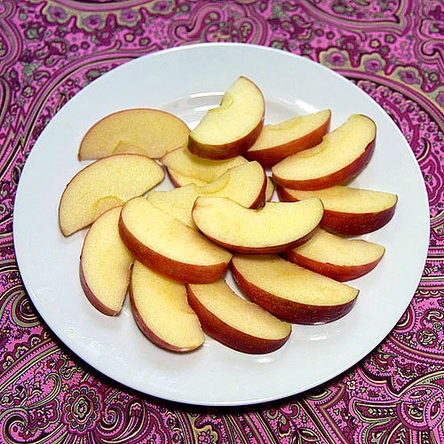 Health Tip: Eat 100 Calorie Snacks To Lose Weight! Here Are 100 Calorie Servings Of Differnt Fruits