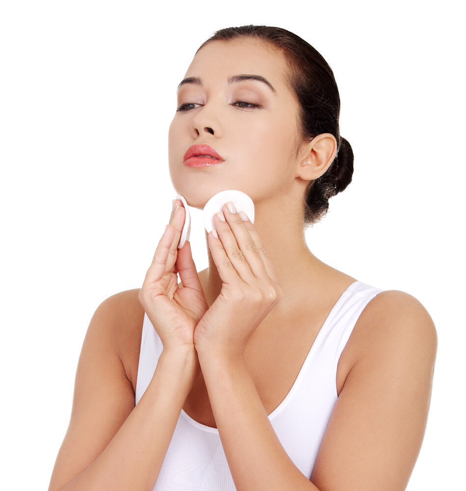 To minimize pores, use a pore-minimizing facial wash followed by a toner. Make sure the toner is alchohol-free so it won’t dry out your skin.