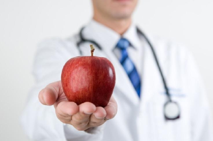 Prevent Cataracts
Some studies have shown that people who have a diet rich in fruits that contain antioxidants like apples, are 10 to 15 per cent less likely to develop cataracts.