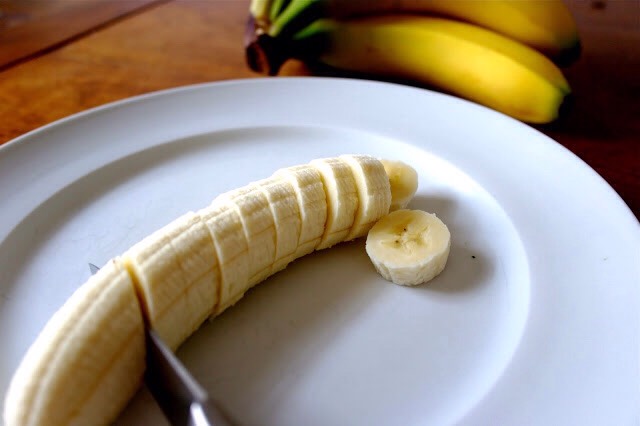 1 frozen banana (chopped)